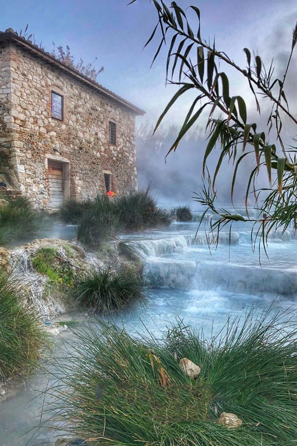 ساچورنیا ، استخرهای چشمه آبگرم ایتالیا
